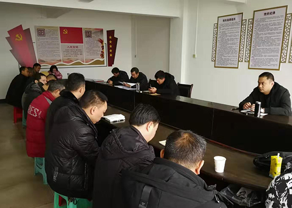 5e0425c929320.jpg 紅二區(qū)宣講十九屆四中全會(huì)精神.jpg