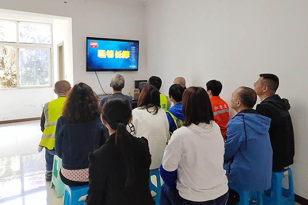 62624f5571168.jpg 觀看黨風(fēng)廉政警示教育片《警鐘長(zhǎng)鳴》.jpg