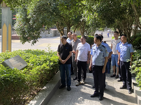 649be65e9b1fc.jpg 忠縣分公司與長(zhǎng)航公安忠縣派出所黨支部開展共建活動(dòng)4.jpg